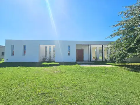 VENTA CASA 4 AMBIENTES - COMARCA DE  LUJAN