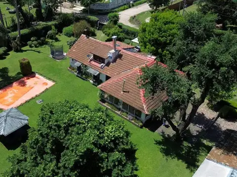 Casa en Venta con 2 cocheras