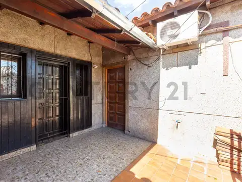 VENTA CASA 3 AMBIENTES CON DOS LOCALES - ACEPTA PERMUTA