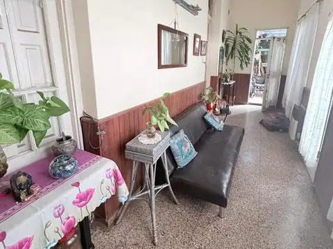 Casa 3 dormi, con galpon y local al frente