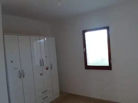 Casa en Alquiler con 3 cocheras