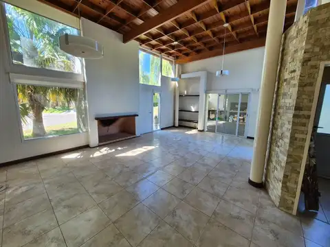 Venta Casa 4 ambientes con piscina Barrio Privado El Aromo