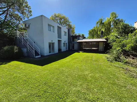 Casa en Venta con 5 cocheras