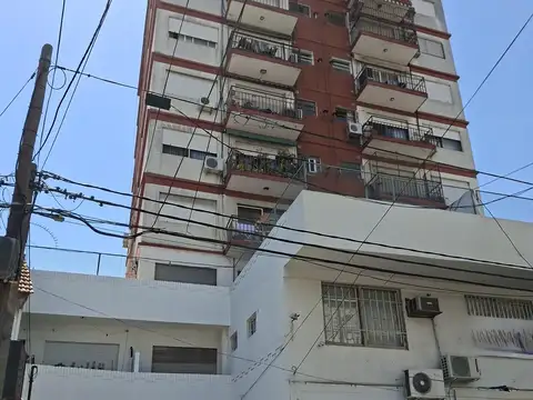 VENTA DE DE`PARTAMENTO DE 3 AMBIENTES EN RAMOS MEJIA CENTRO