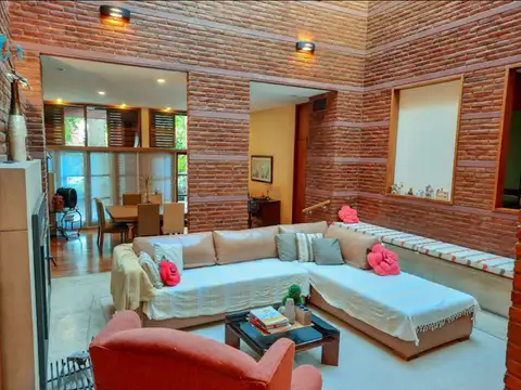 Casa en Venta en Vicente Lopez Vias / Maipu, USD 770.000