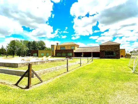 Casa 6 ambientes con 2 baños