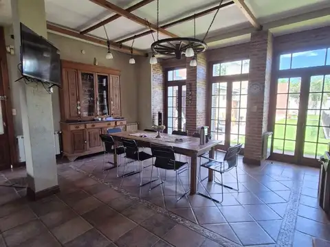 Casa en Venta con 4 cocheras