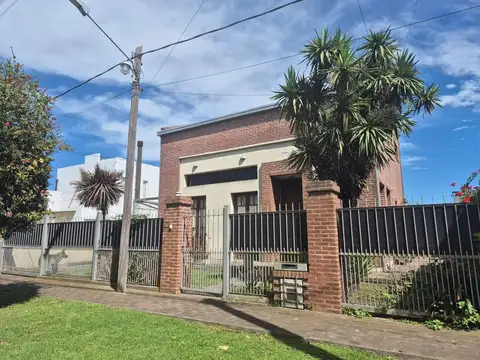 CASA 3 DORMITORIOS EN VENTA LA PLATA 750 M2