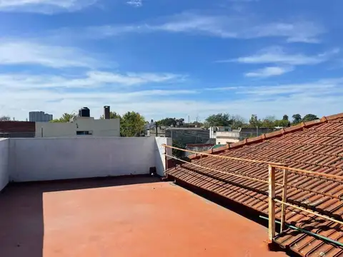 VENTA PH CON TERRAZA Y BALCÓN EN AVELLANEDA