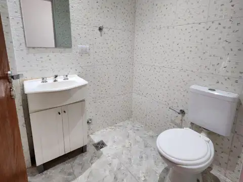 DPTO 3 AMB., INTERNO, EN DÚPLEX, CON PATIO PROPIO