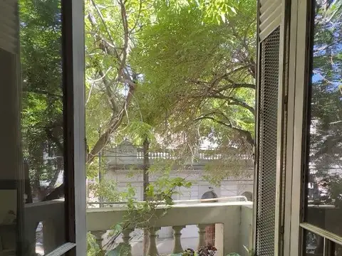 Avenida Carlos Calvo 1300, Piso 1°