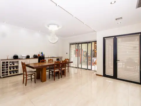 Casa 4 ambientes con 3 baños