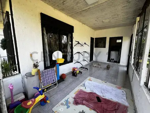 Casa 3 ambientes con 1 baño