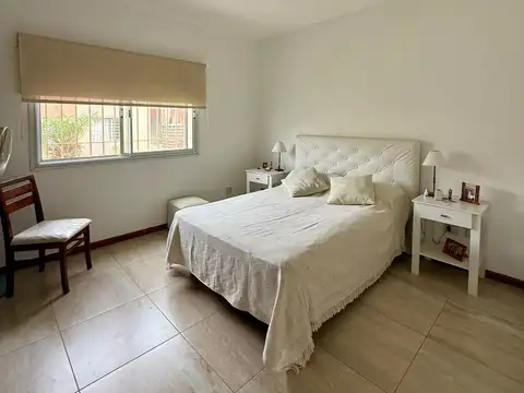 Casa 6 ambientes con 2 baños