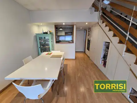 Castro Barros 800, Piso 1