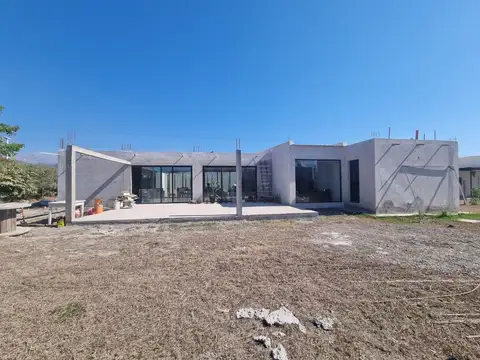 Casa 5 ambientes con 1 baño