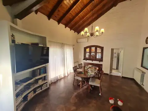 Casa 6 ambientes con 3 baños
