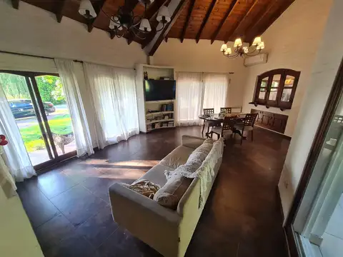 Casa en Venta con 4 cocheras