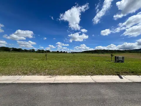 Circunvalación Oeste-Club de Campo La Arbolada, Calle 4 N° 300