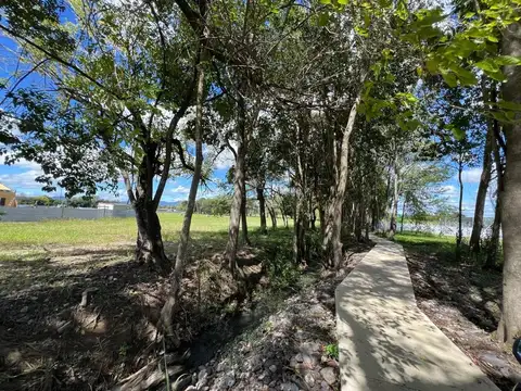 Circunvalación Oeste-Club de Campo La Arbolada, Calle 4 N° 300