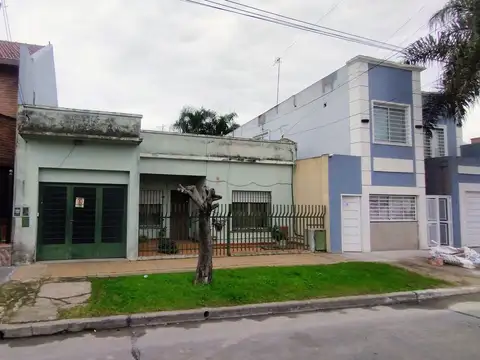 VENTA CASA 6 AMB ISIDRO CASANOVA COCHERA Y PATIO