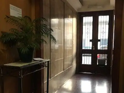 2 AMB X ESC FRENTE BALCÓN 45 MTS VISTA ABIERTA BAJ EXP $22630 DPTO Y EDIF EN ESTADO IMPECABLE