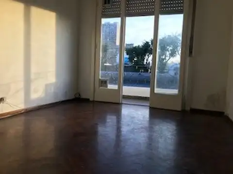 2 AMB X ESC FRENTE BALCÓN 45 MTS VISTA ABIERTA BAJ EXP $22630 DPTO Y EDIF EN ESTADO IMPECABLE