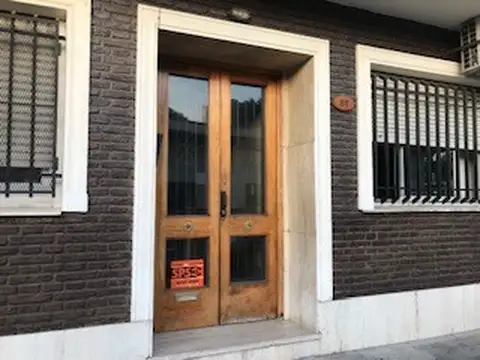 Cap J G Bermudez 100, Piso 2