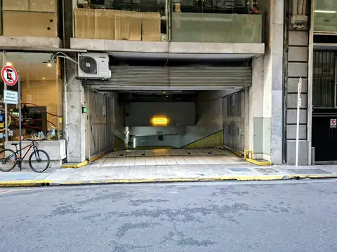 Oportunidad cochera en el emblematico edificio Florida 1 .Rivadavia 565