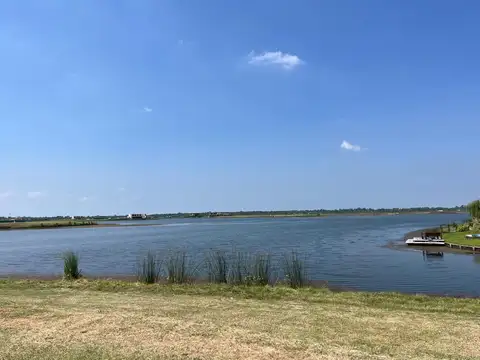 Barrio Costas - Lote al agua