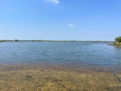 Lote en venta al lago central en Barrio Costas | Puertos