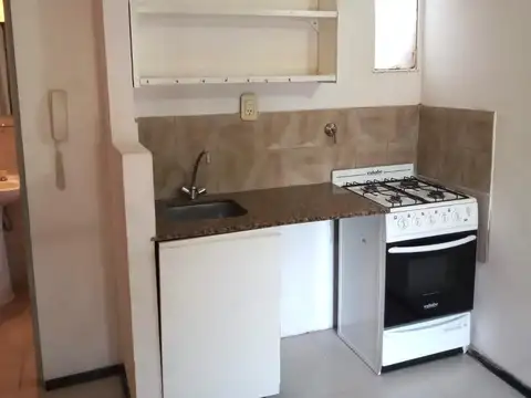 Venta monoambiente amueblado en cercanía a la UCA