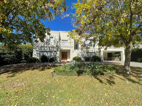 CASA DE CATEGORIA EN HARAS SANTA MARIA