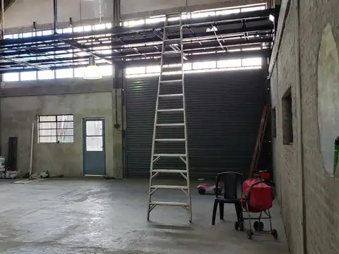 Galpon en Venta 42  mts Frente