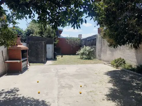 VENTA CASA DE 3 AMB EN FLORECIO VARELA