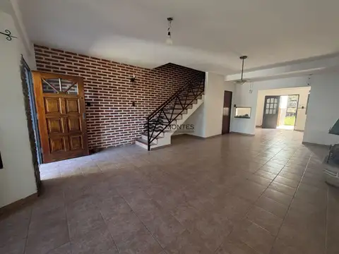 Duplex en venta 4 AMB  c/ cochera en Villa Luzuriaga