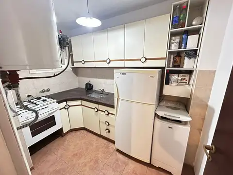 Venta Departamento , 3 Ambientes a la calle con balcon.