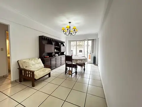 Venta Departamento , 3 Ambientes a la calle con balcon.
