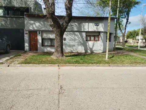 Casa en venta - 2 Dormitorios 1 Baño - Local - Pinamar