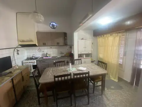 Casa 4 ambientes con 2 baños