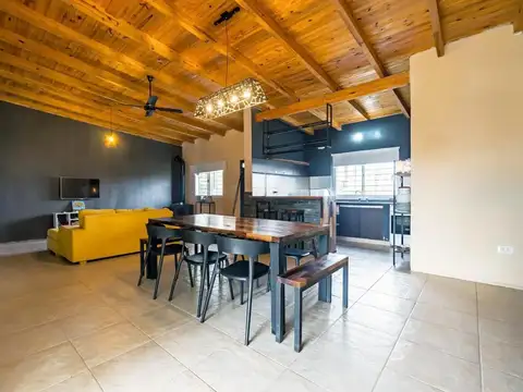 Casa en Venta con 2 cocheras