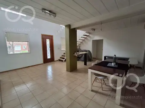 Casa en Alquiler con 8 cocheras