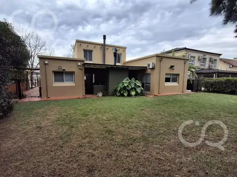 Casa 7 ambientes con 2 baños