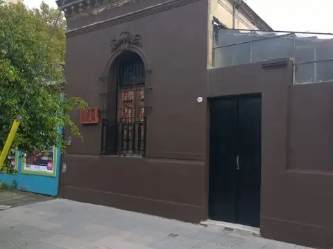 OPORTUNIDAD  280m2 totales. Espacio Aéreo Propio. LOCAL y/o CASA.Sin Exp. Se aceptan propuestas 