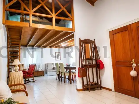 Casa 4 ambientes con 3 baños