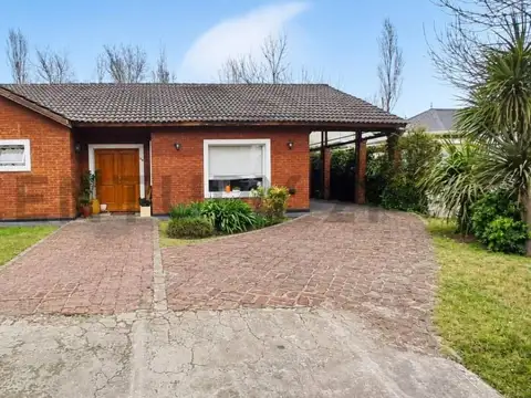 VENTA CASA 4 AMB Y DEPENDENCIA CON PILETA EN LA MASIA APTO CREDITO