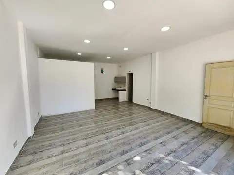 Local en Alquiler en Loma Hermosa, $ 500.000