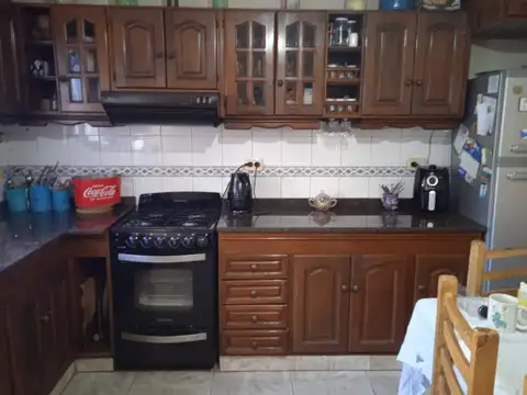 Casa 5 ambientes con 3 baños