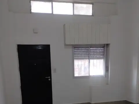 ALQUILR MONOAMBIENTE EN PB, EN PARQUE AVELLANEDA
