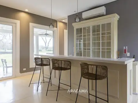 Casa 5 ambientes con 4 baños